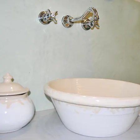 Ladelaide Gasthuis Salve