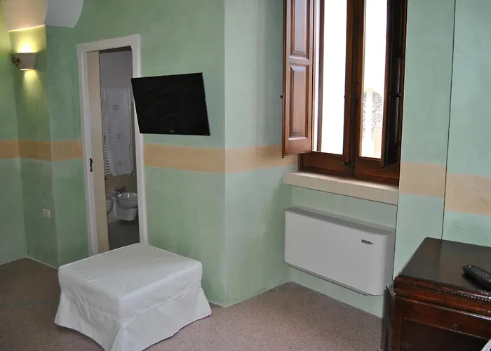 Ladelaide سالفي