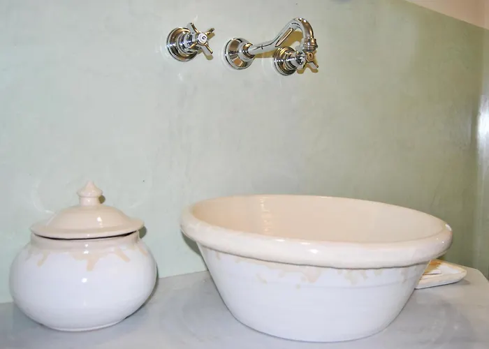 Ladelaide بيت ضيافة سالفي